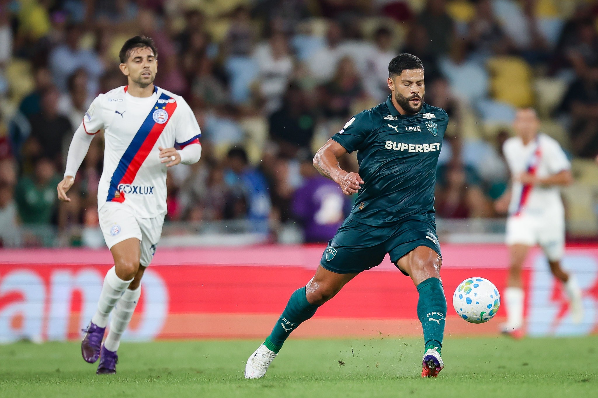 Hulk enfrenta vaias na estreia pelo Fluminense e Zubeldía pede paciência da torcida