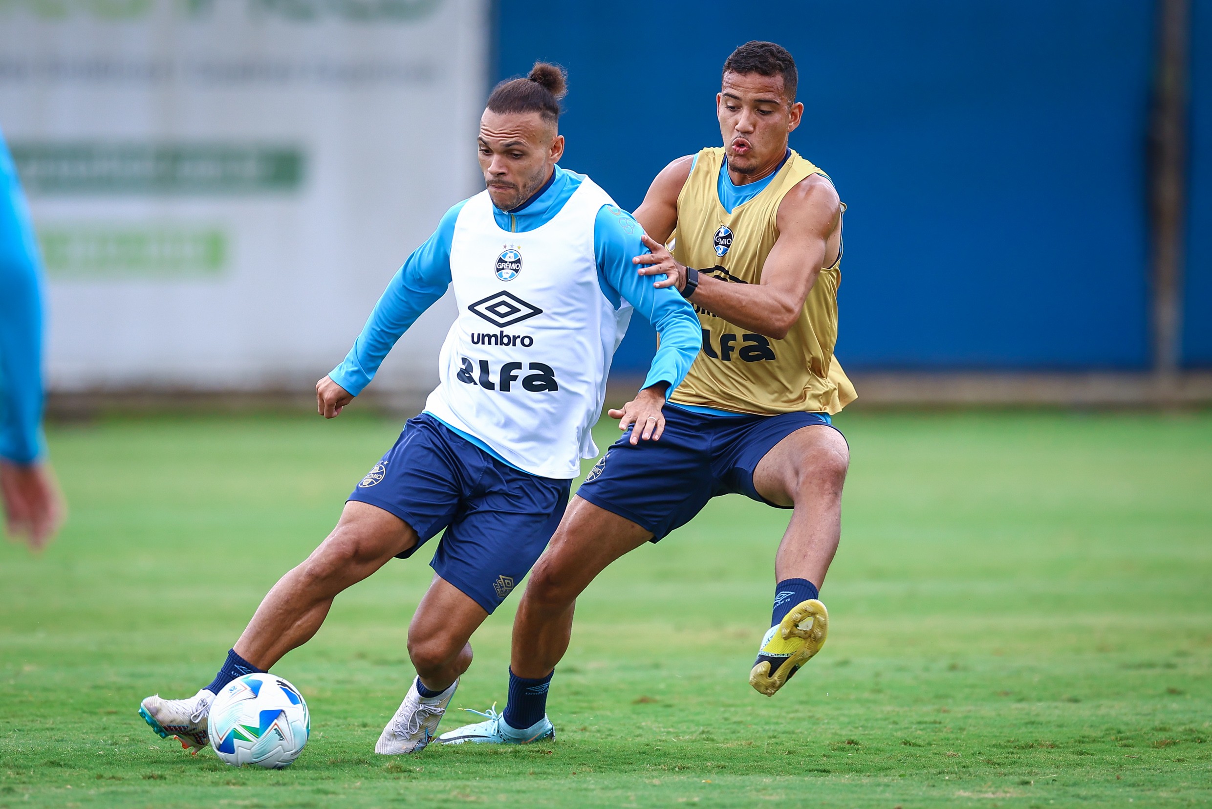 Braithwaite viaja com o Grêmio para estreia na Sul-Americana; lista de relacionados.