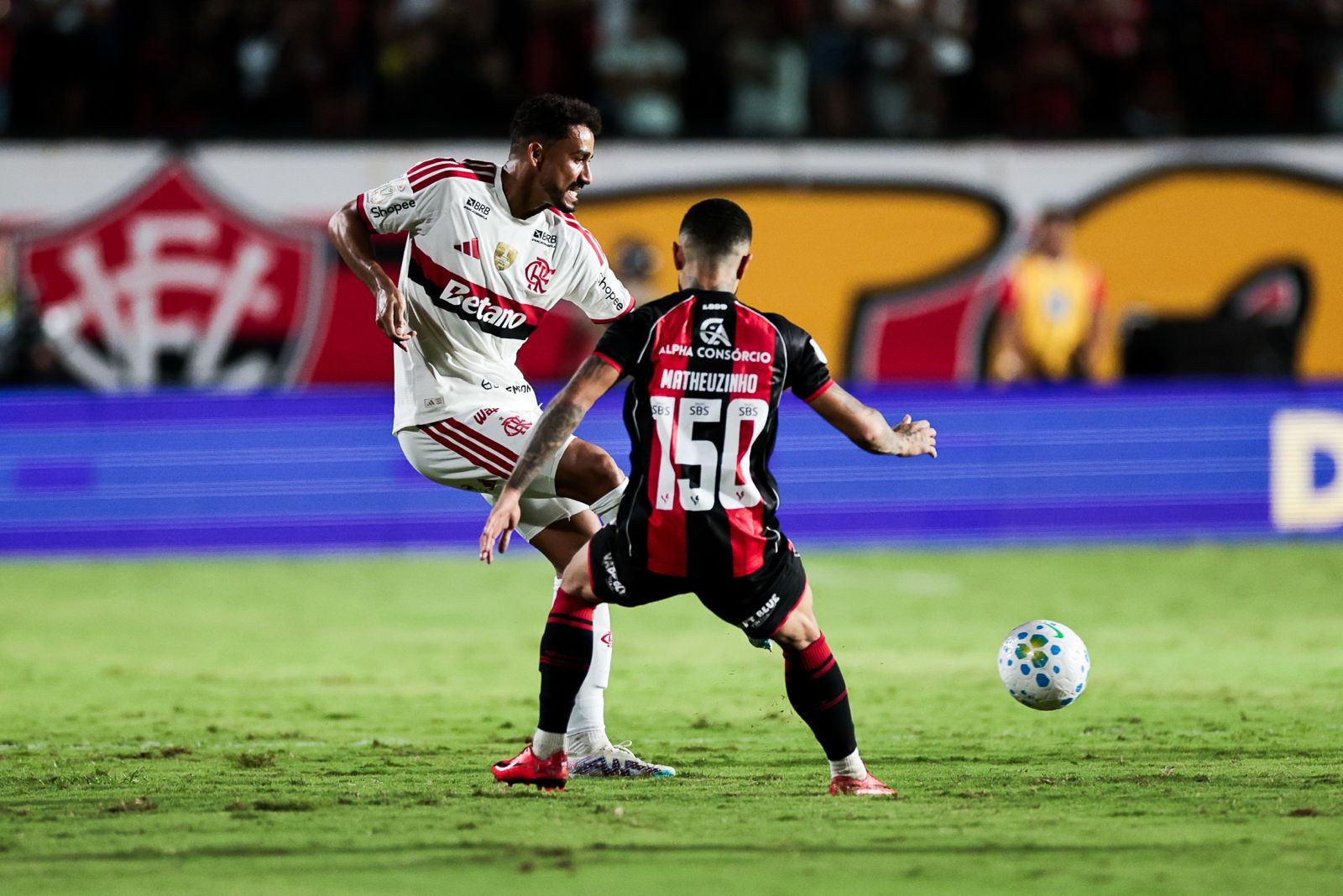 Danilo diz que Flamengo "massacrou" Vitória e pede atenção nas finalizações: "Vai fazer a diferença"