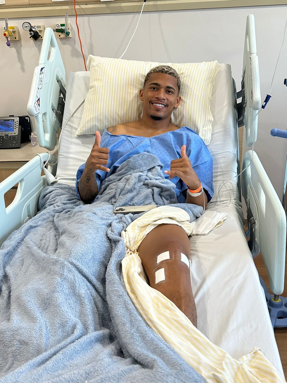 Marcos Paulo, do São Paulo, realiza cirurgia no joelho — Foto: Divulgação