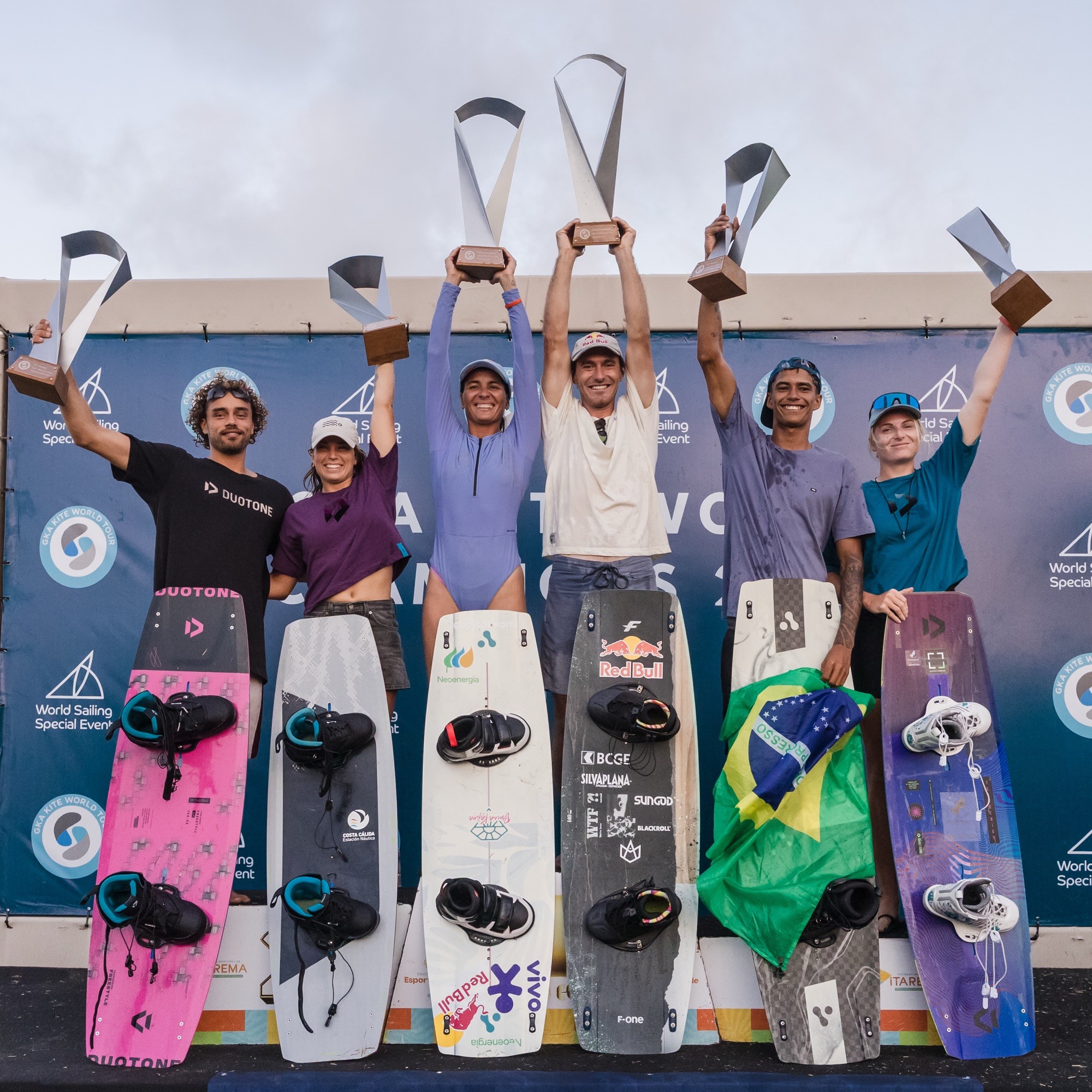 Bruna Kajiya é heptacampeã mundial de kitesurfe freestyle