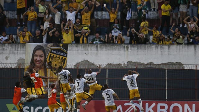 Amazonas comemora em jogo contra o Brusque pela final da Série C