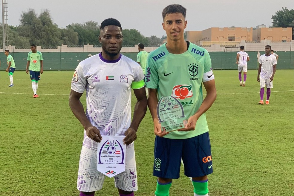 Capitão Vitor Reis em amistoso da Seleção contra equipe Sub-20 dos Emirados — Foto: Divulgação / CBF