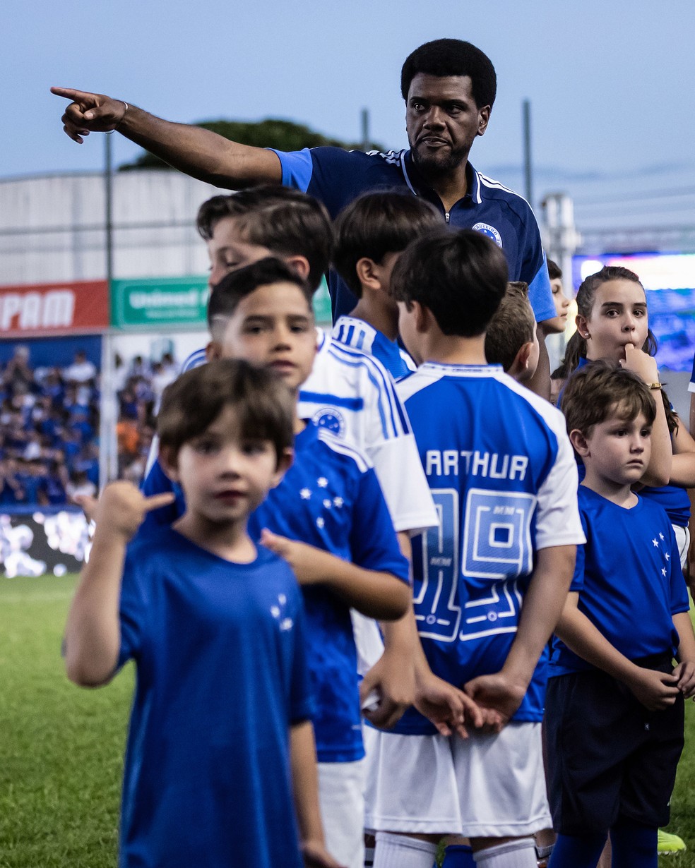 João Pedro Mendes exerce há dois anos a função de Player Care do Cruzeiro — Foto: Gustavo Aleixo/Cruzeiro