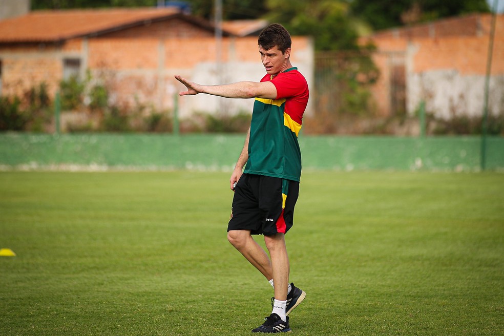 Thiago Gomes, técnico do Sampaio Corrêa — Foto: Ronald Felipe / SCFC