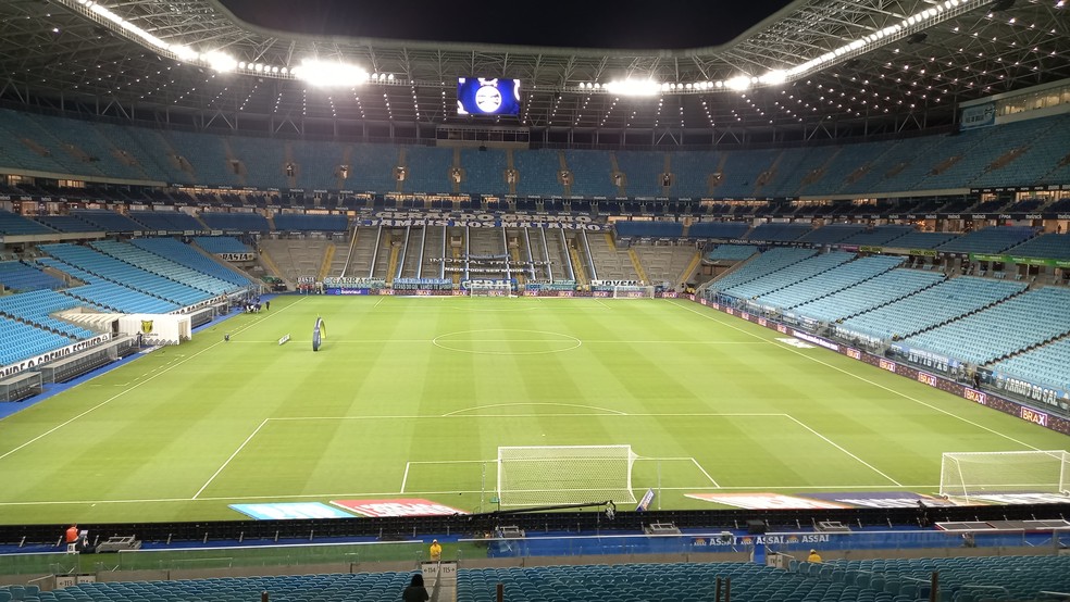 Apenas um dos telões da Arena está em funcionamento — Foto: Rafael Favero