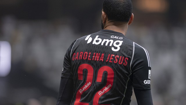 Everson, do Atlético-MG, estampou o nome de "Carolina Jesus" na camisa de jogo