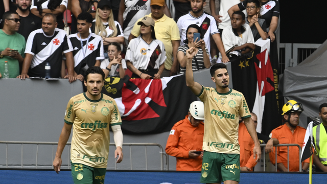 Flaco López, do Palmeiras, comemora seu gol contra o Vasco