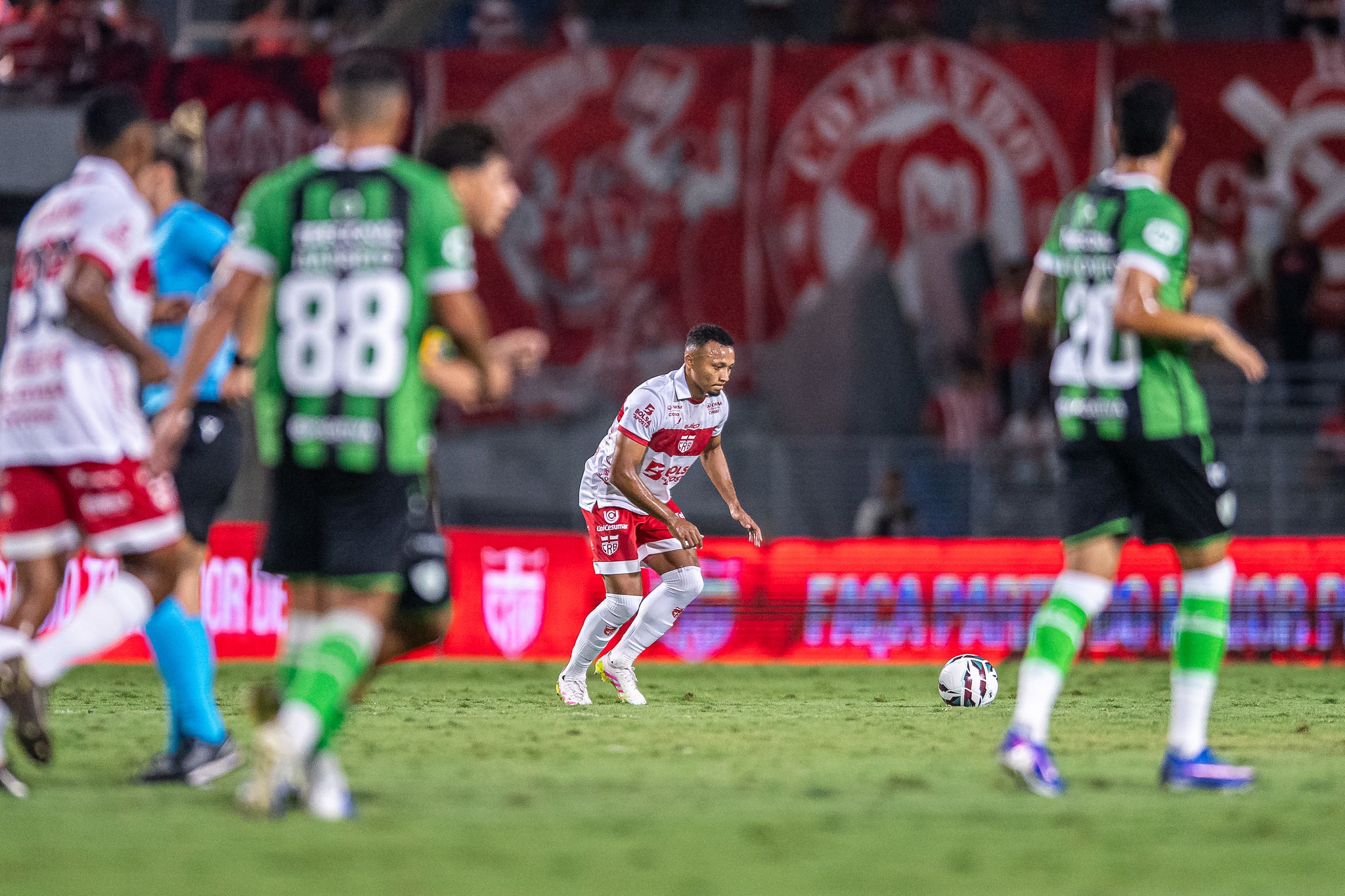 CRB sofre outra baixa na lateral esquerda, mas Thiaguinho volta ao ataque