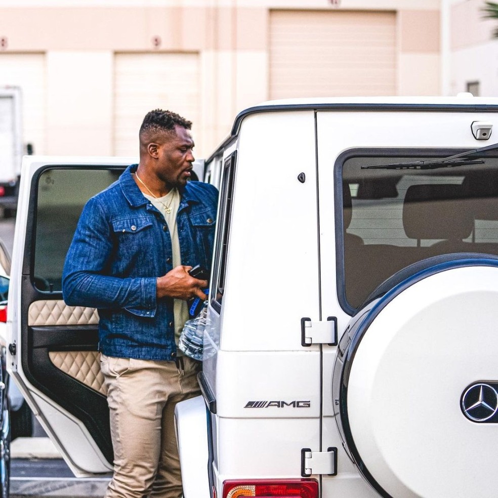 Mercedes G63 AMG Francis Ngannou — Foto: Reprodução / Instagram