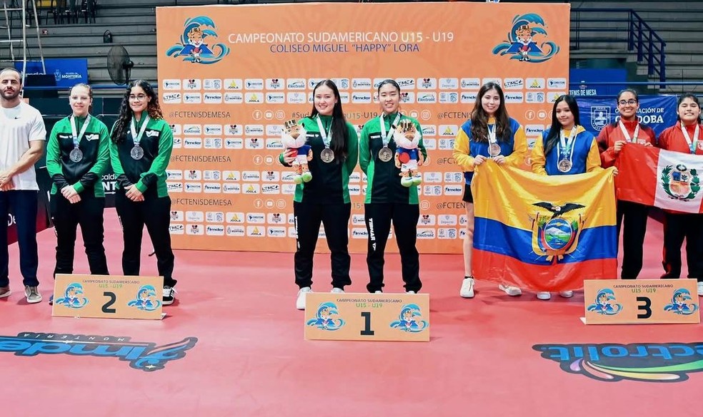 Júlia conquistou ouro no Sul-Americano de dupla feminina ao lado da paulista Karina Shirai — Foto: Reprodução Redes Sociais