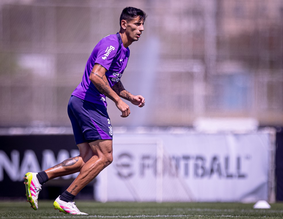 Fabrizio Angileri em treino do Corinthians no CT Dr. Joaquim Grava — Foto: Rodrigo Coca/Agência Corinthians