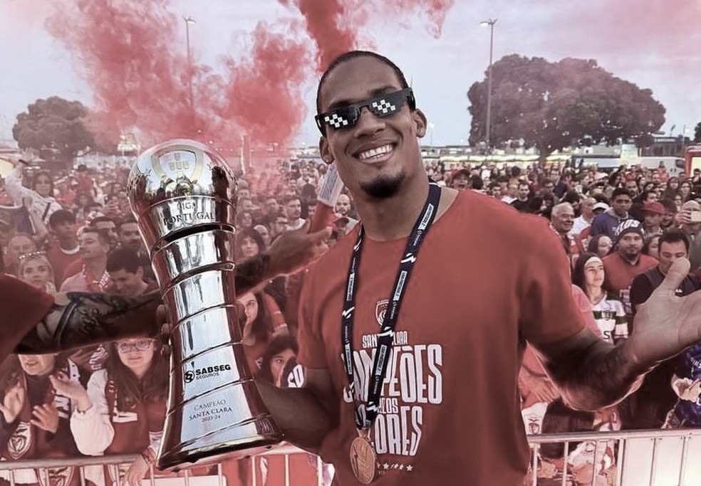 Rafael Santos foi campeão da Segunda Divisão de Portugal com o Santa Clara