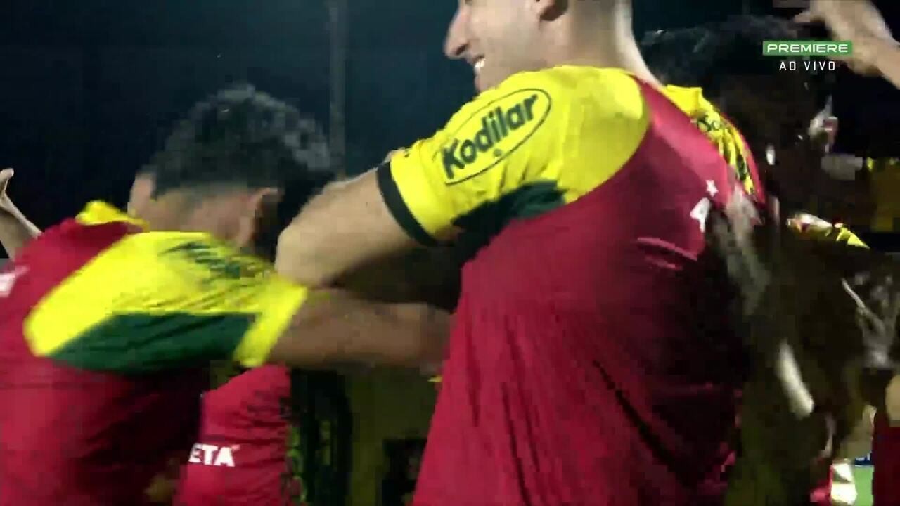 Reinaldo marca dois gols contra o Grêmio em vitória do Mirassol