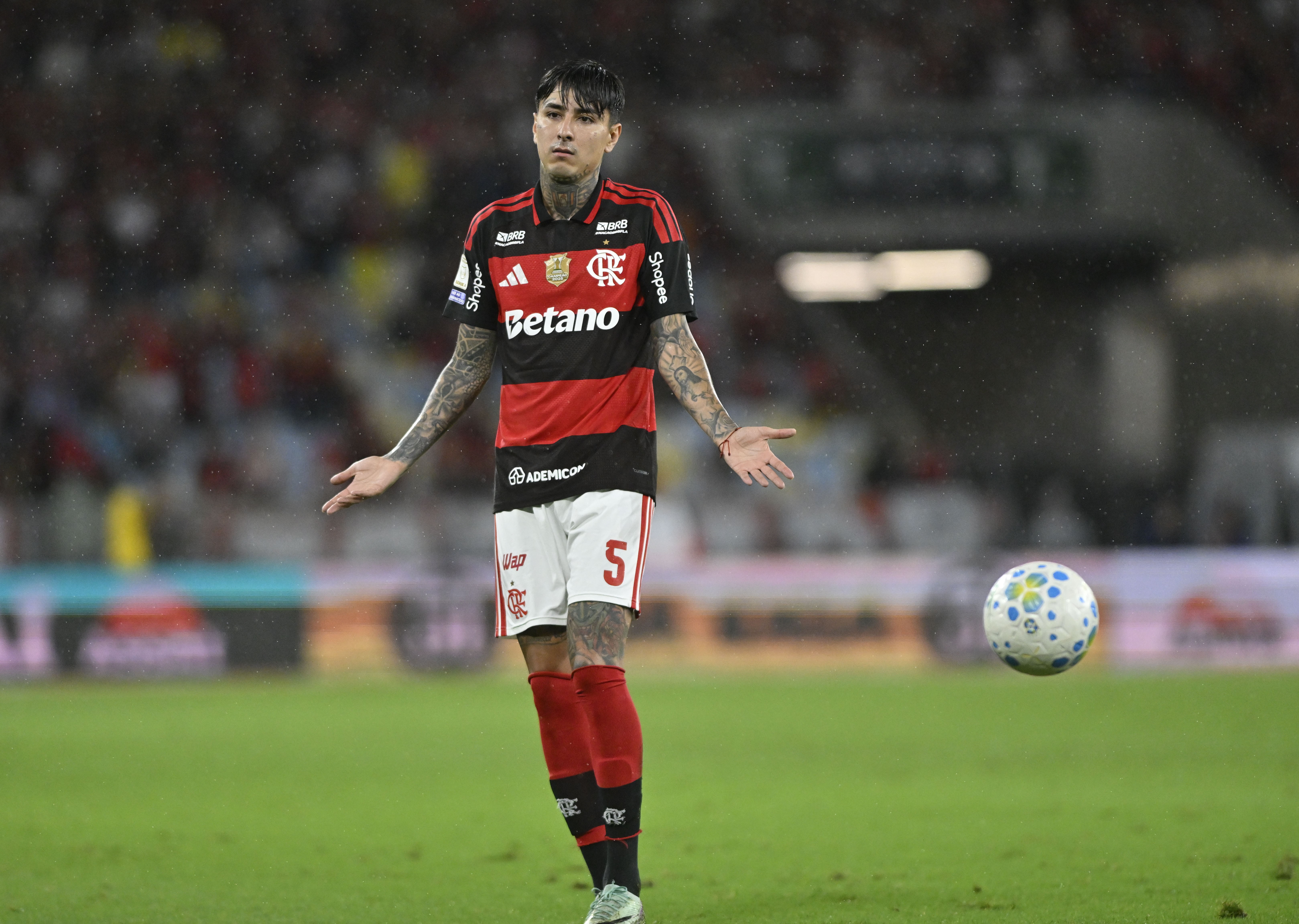 Pulgar, do Flamengo, é criticado no Chile por não ir à seleção: "Mente muito frágil"