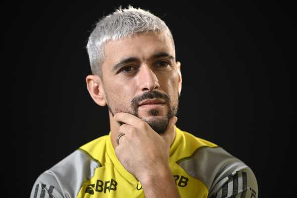 Arrascaeta assume a camisa 10 do Flamengo com destaque e responsabilidade.