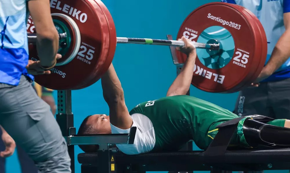 Lucas Manoel ergueu 150kg &mdash; Foto: Marcelo Zambrana/CPB