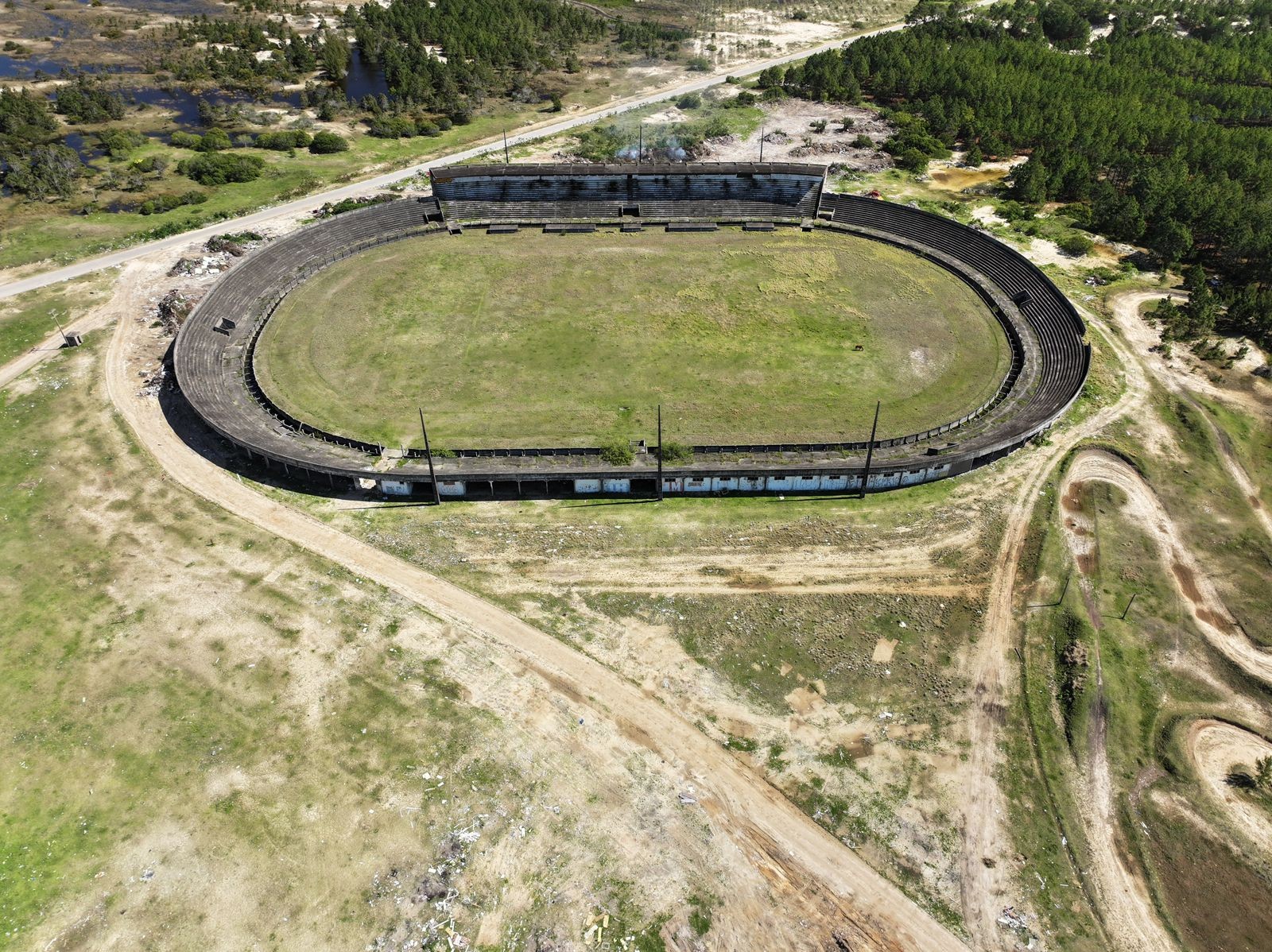 Projeto para transformar estádio abandonado há 19 anos em autódromo oval dá novo passo