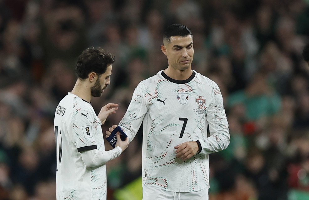 Cristiano Ronaldo foi expulso após agressão em O'Shea — Foto: Reuters
