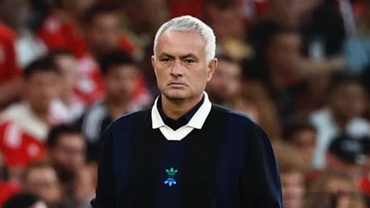 Mourinho chega a Portugal para assinar com o Benfica: "Quem diz não?" - Técnico português foi demitido do Fenerbahçe no começo da temporada europeia