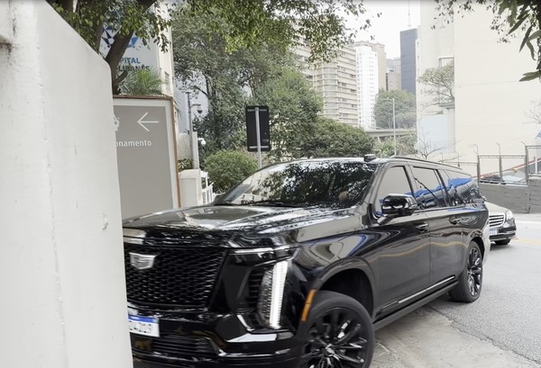 Maratona de exames! Memphis Depay passa três horas em hospital para assinar com o Timão.