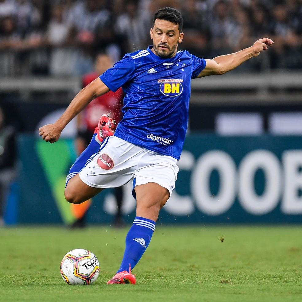 Edilson em ação pelo Cruzeiro — Foto: Douglas Magno/BP Filmes