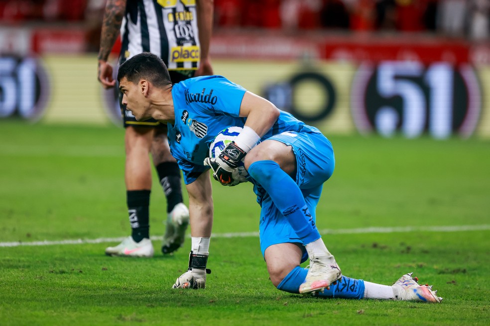Gabriel Brazão em Inter x Santos — Foto: Luiz Erbes/AGIF