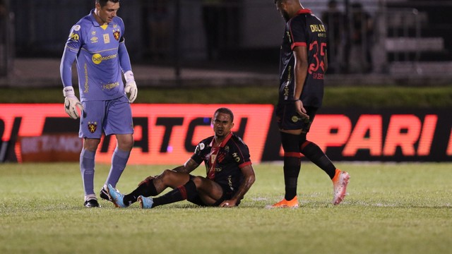 Eduardo chora após se lesionar em ABC x Sport