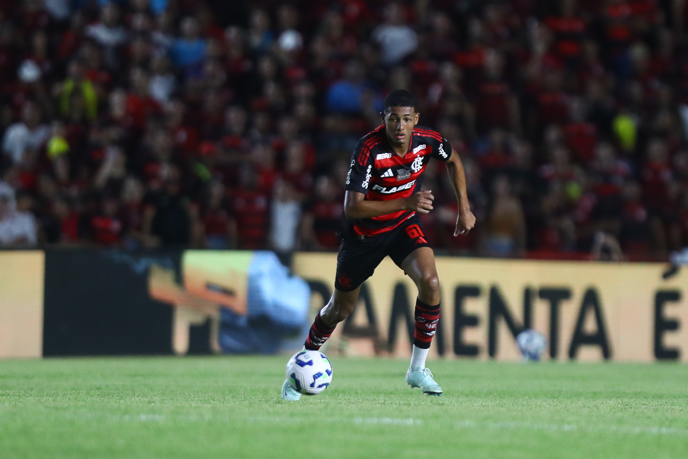 Léo Ortiz é dúvida no Flamengo, e João Victor deve ser titular pela primeira vez no Brasileiro