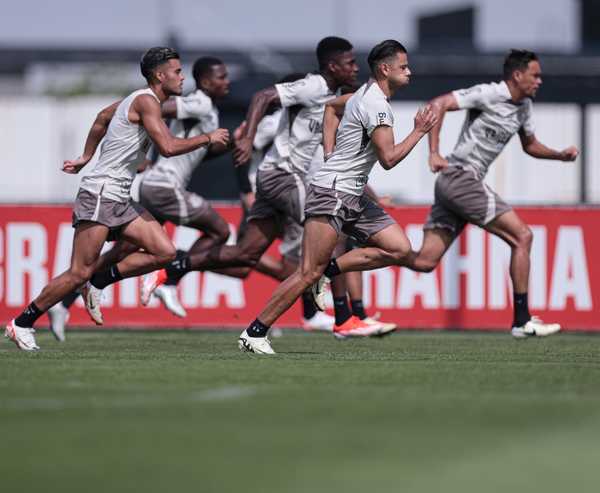 Renovação no Corinthians: elenco fica mais jovem em uma década.