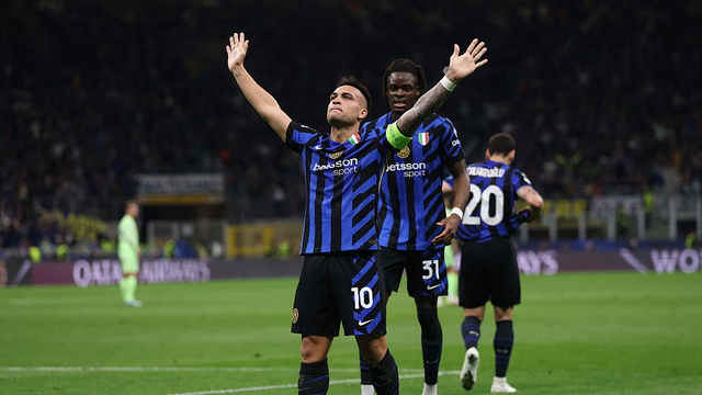 Lautaro comemora seu gol em Internazionale x Barcelona, no San Siro