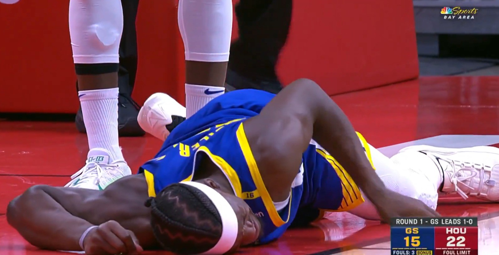 NBA: Jimmy Butler sofre queda feia e deixa jogo dos Warriors com lesão ...