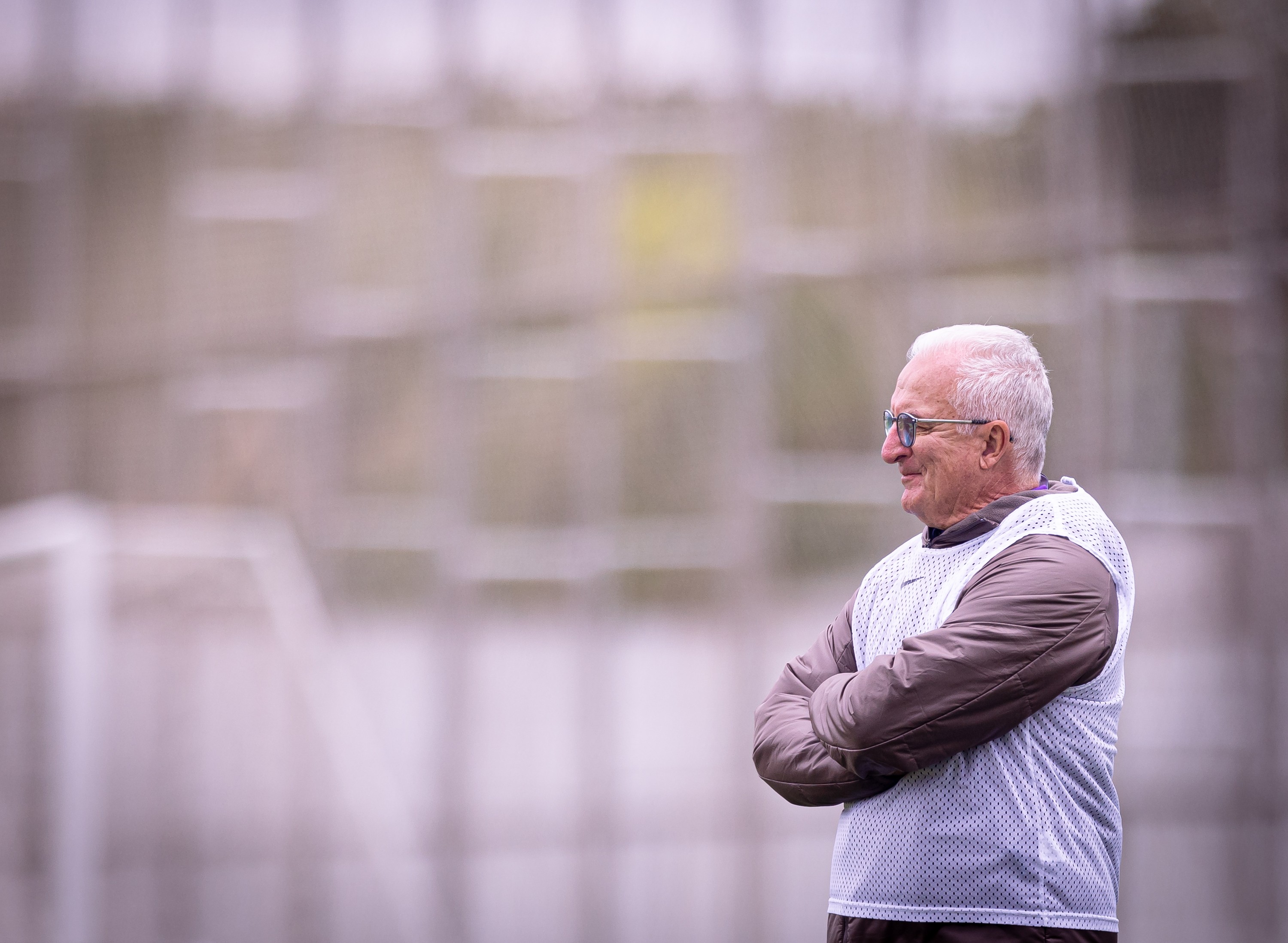 Dorival faz treino tático no Corinthians sem a presença de Memphis