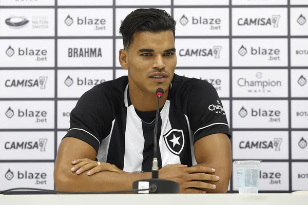Botafogo fecha contrato com o meia Wesley até dezembro de 2022 - Botafogo  Futebol SA