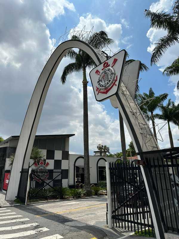 Auxílio empresarial no Corinthians resulta em cobrança de dívida de R$ 1,5 milhão.