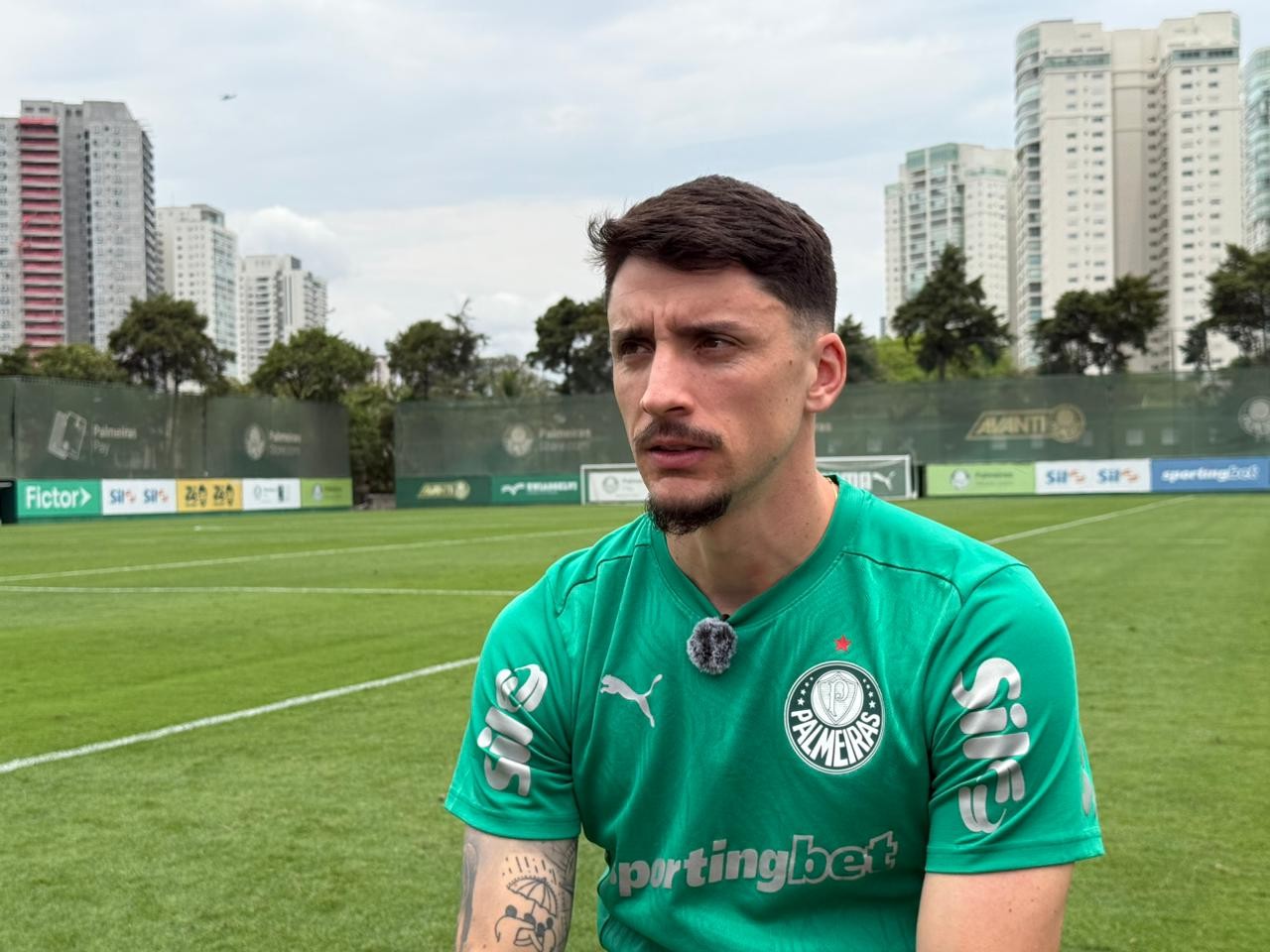 Piquerez compartilha tatuagens e sonhos, mas avisa: 