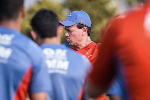 VAI RECORRER! Cruzeiro solicita efeito suspensivo para Fernando Diniz antes de partida contra Vasco