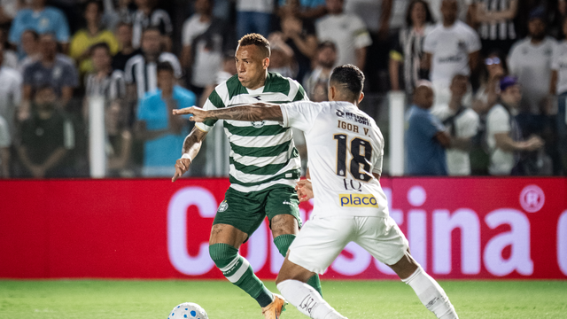 Breno Lopes, atacante do Coritiba, na partida contra o Santos