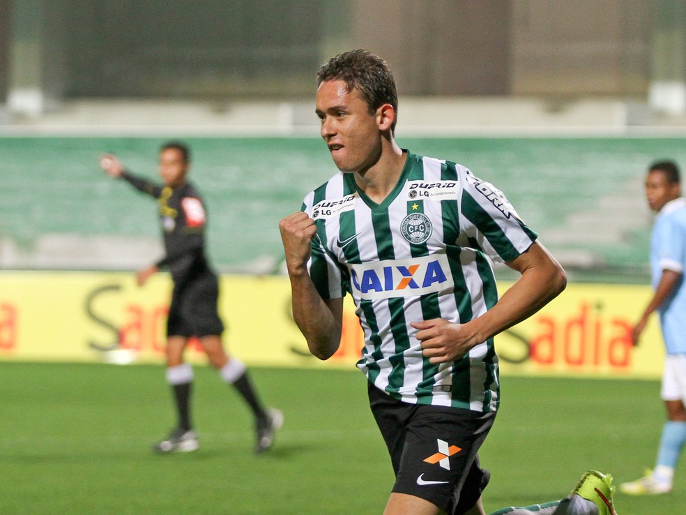 Keirrison pode ser superado como artilheiro mais jovem por Estêvão, do Palmeiras