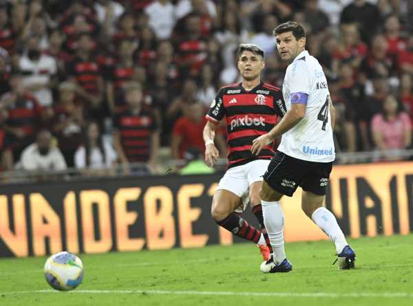 Atuações: Defesa do Grêmio tem desempenho abaixo do esperado contra Flamengo.