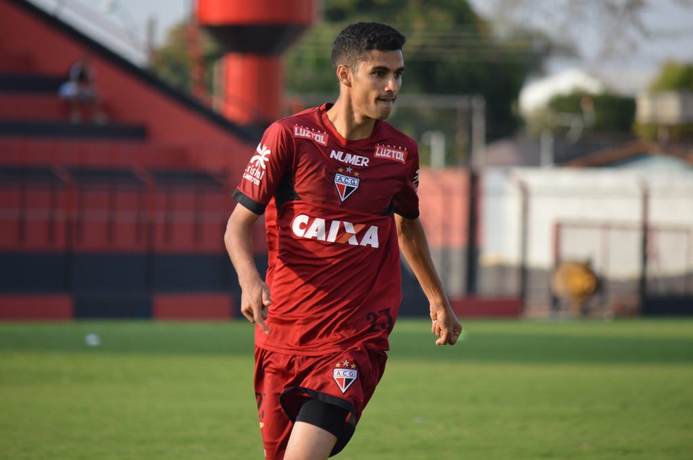 Jorginho costuma perder peso nas férias — Foto: Paulo Marcos / Atlético-GO