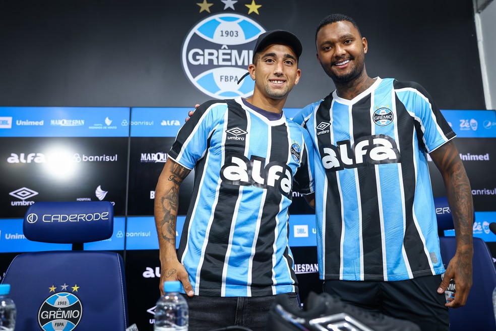 Grêmio apresenta Cristian Oliveira e Luan Cândido — Foto: Lucas Uebel/Divulgação Grêmio