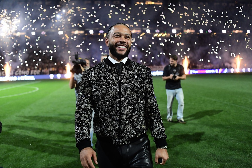 Memphis Depay é apresentado no Corinthians — Foto: Marcos Ribolli