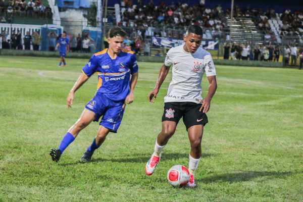 Irmão de Gabriel Moscardo decide e Corinthians vence em estreia na Copinha de Votorantim