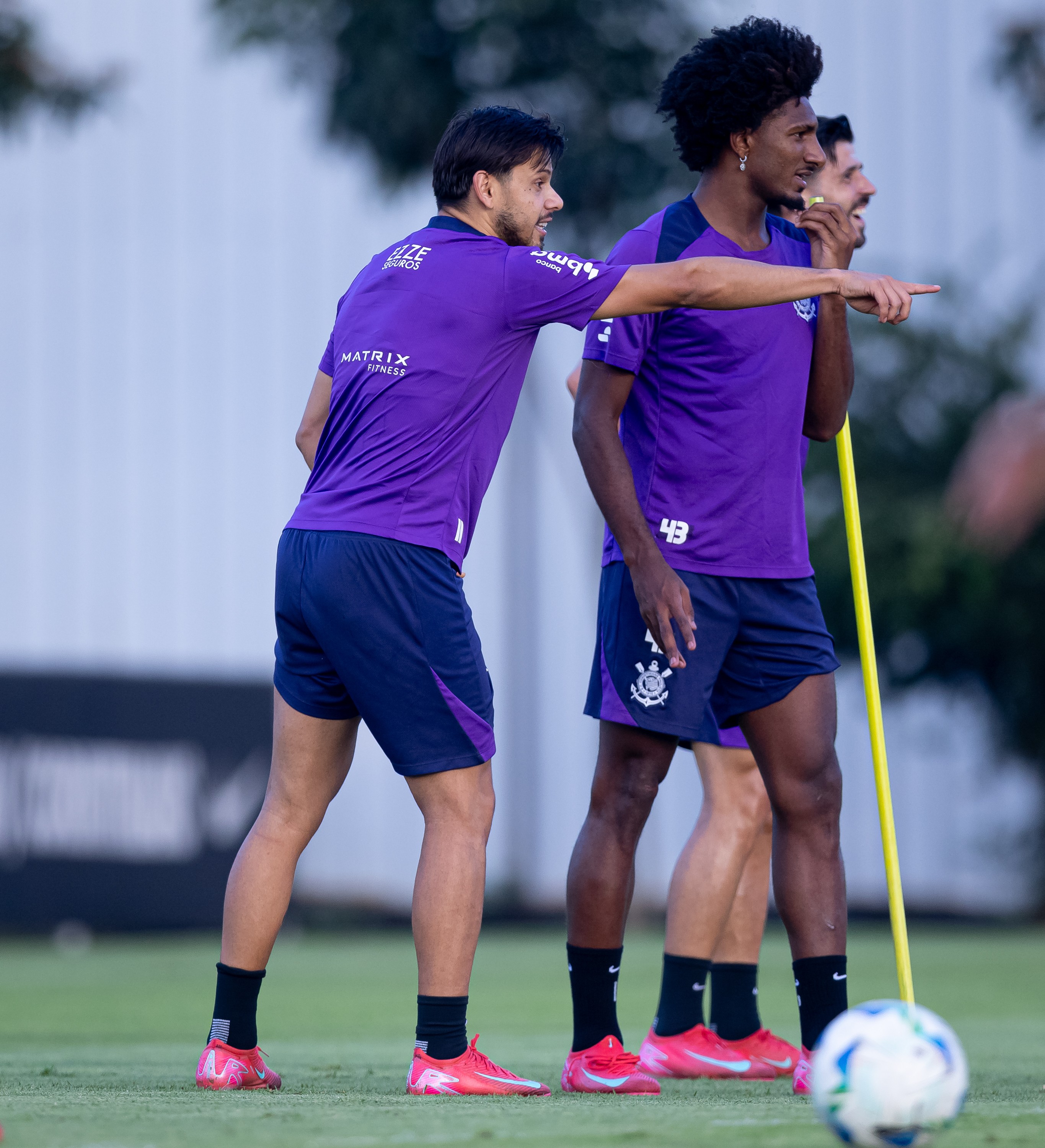 Talles Magno e Romero enfrentam incertezas no Corinthians após desempenho no segundo semestre