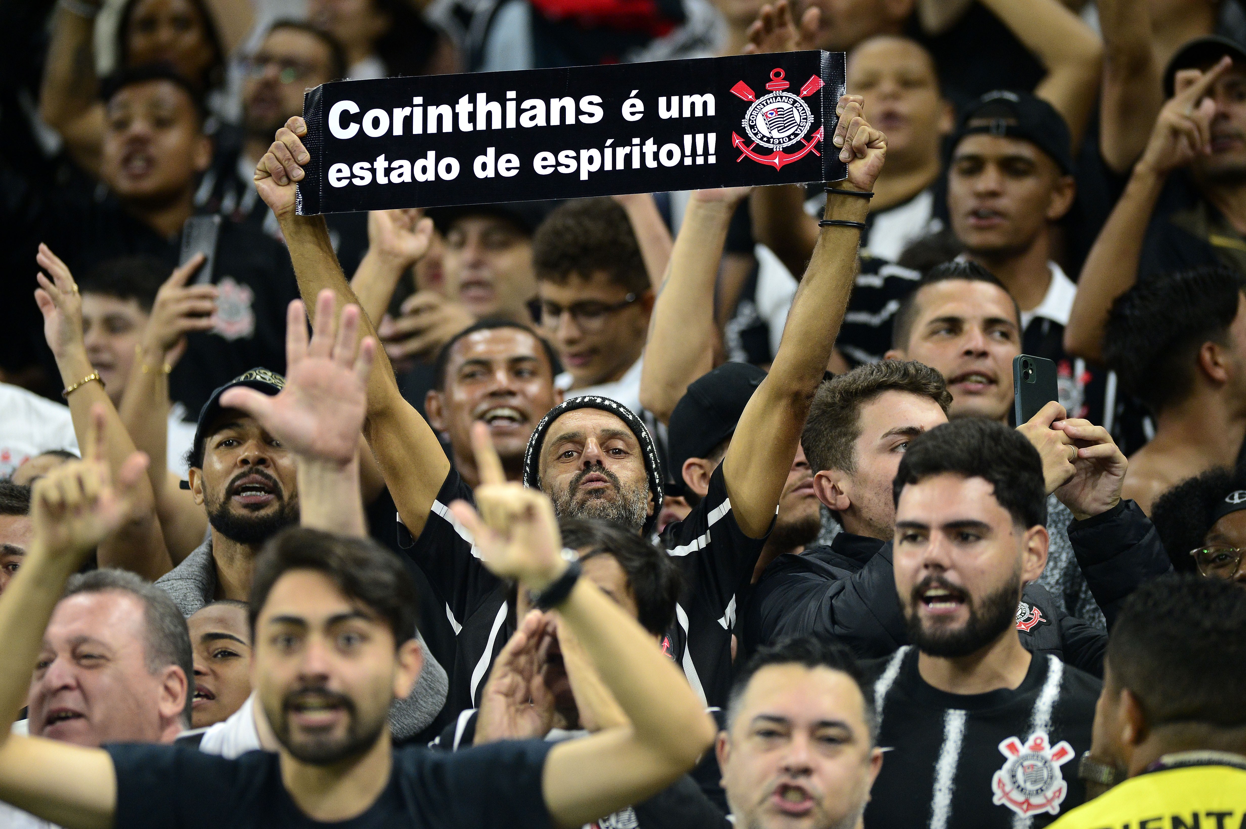 Corinthians mantém liderança, Flamengo agora é o segundo em média de público