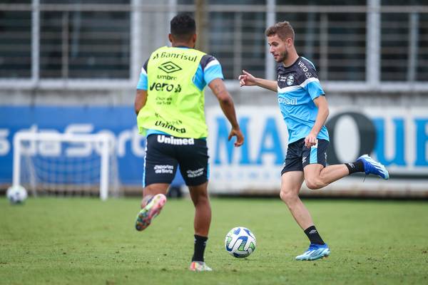 Gustavinho fecha mais de 100 dias sem jogar pelo Grêmio e não deve ficar em 2024