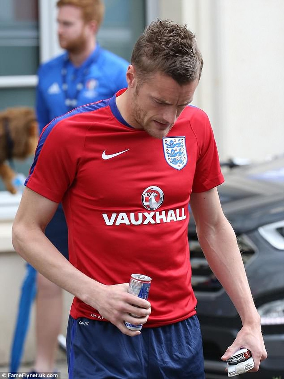 Jamie Vardy foi flagrado com produto de nicotina durante a Eurocopa de 2016 — Foto: Reprodução / Daily Mirror