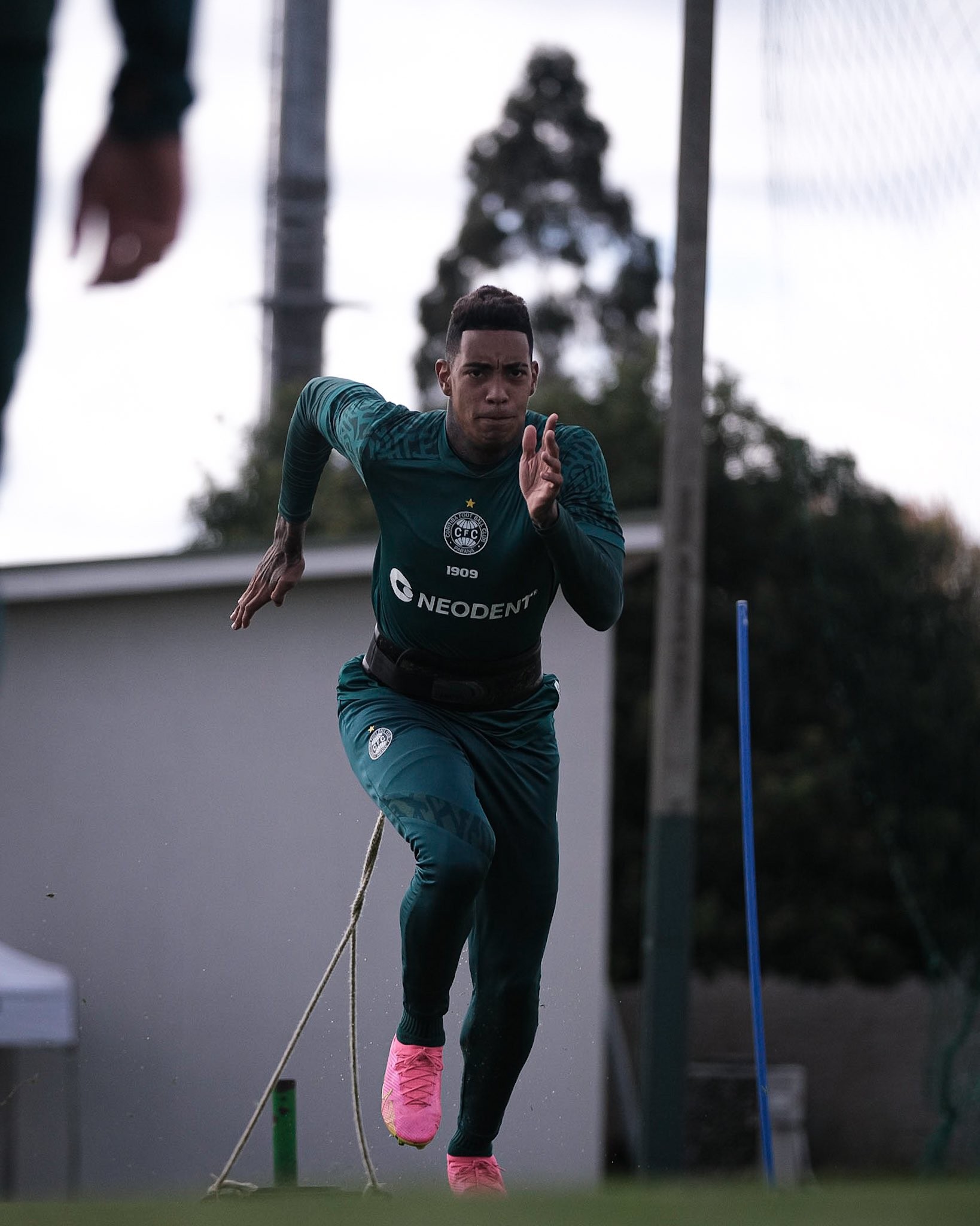 Alef Manga é reintegrado pelo Coritiba após cumprir suspensão por ...