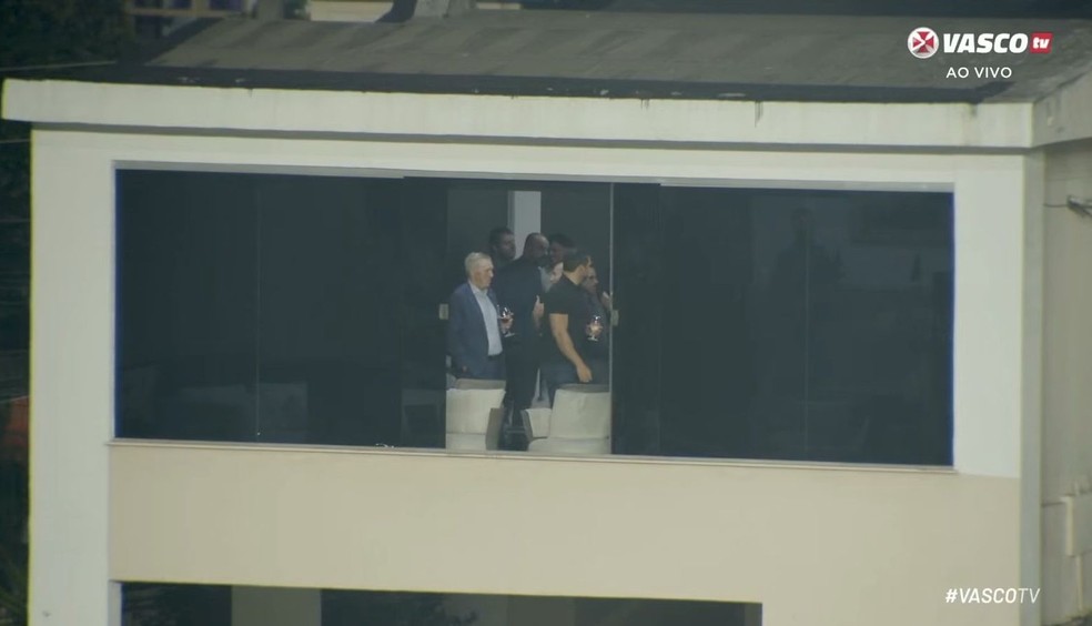 Ancelotti na sala da presidência do Vasco — Foto: Reprodução
